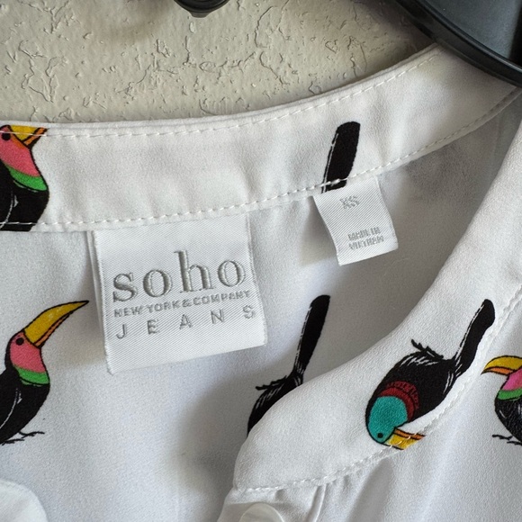 SOHO Jeans White Toucan Print Button Town Tank Blouse Womens XS - Picture 2 of 4
